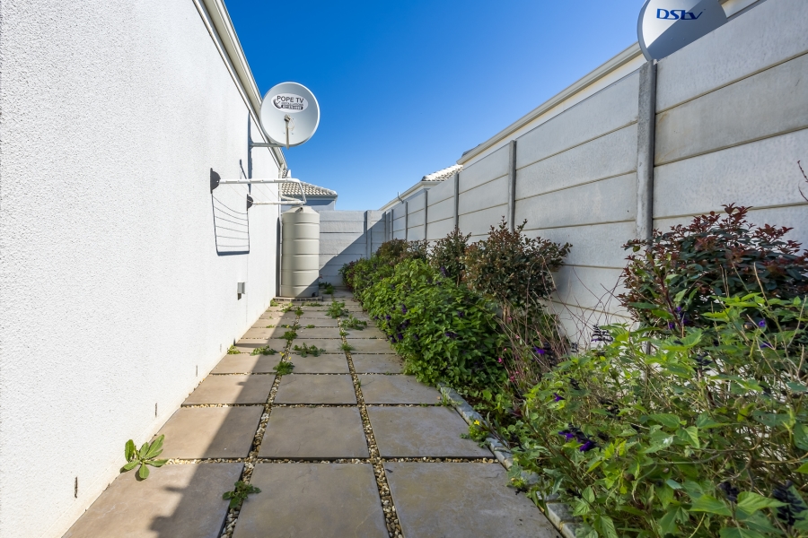 To Let 3 Bedroom Property for Rent in Pinehurst Western Cape